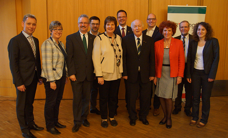 Das neue Präsidium mit Ehrenpräsident und Geschäftsführerin